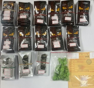 高雄男駕車拒檢逃逸　警攔查起獲多樣毒品571公克