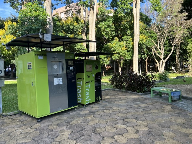 北市內湖首創智慧機回收垃圾 免追環保車迴響大 | 華視新聞