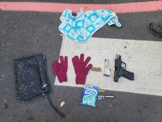 口香糖包裝袋藏槍管　高雄警眼尖再搜出槍、彈 | 華視新聞