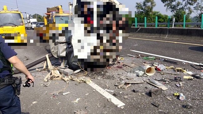 國3竹崎段2貨車追撞事故　2死1傷 | 華視新聞