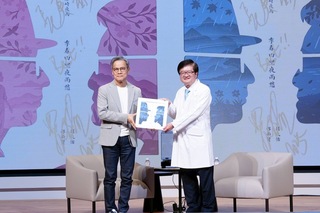 長庚醫院辦音樂會 羅大佑捐千張黑膠唱片助公益