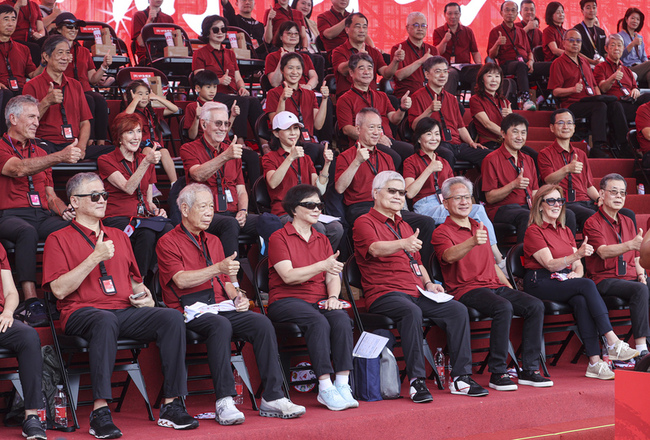 張忠謀缺席台積電運動會　魏哲家：身體不適 | 華視新聞