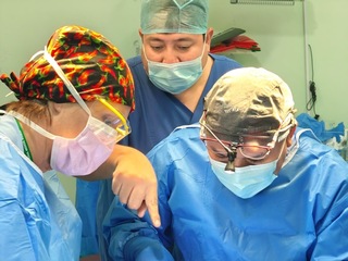 北美台灣醫師赴貝里斯義診　4天做50例外科手術