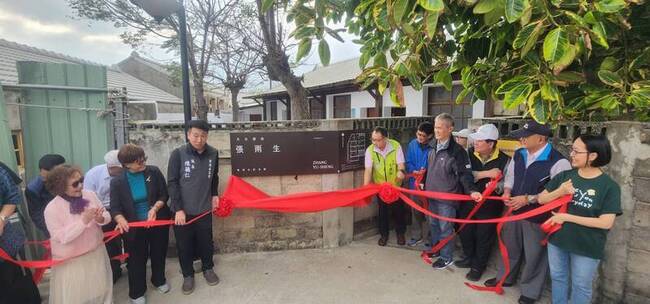 篤行十村重溫經典歌聲　張雨生與潘安邦紀念館迎客 | 華視新聞