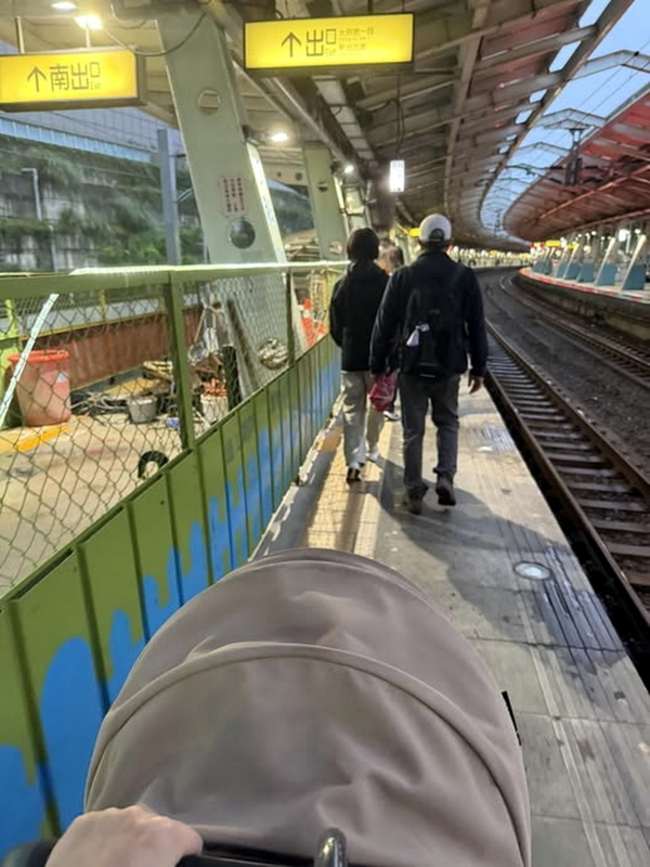 汐科站施工圍籬影響月台通行　台鐵：增人員引導 | 華視新聞