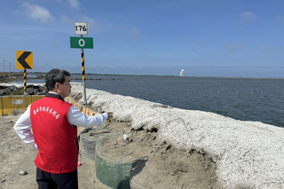 颱風鳳凰接近　台南沿海緊急工程防暴潮