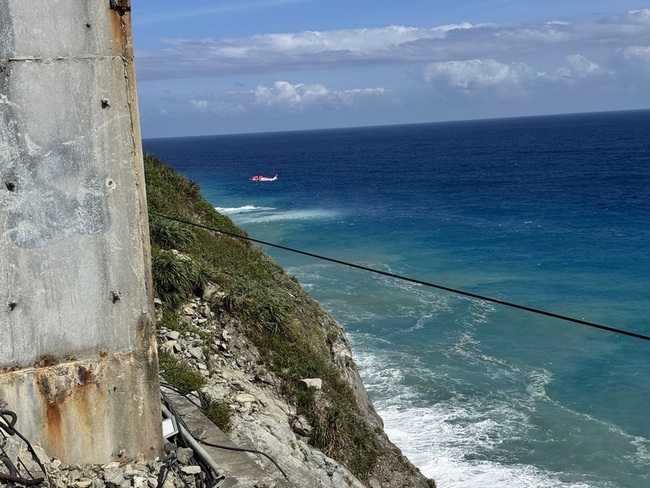 蘇花象鼻海灘1女落水溺斃直升機吊掛  受困4人獲救 | 華視新聞