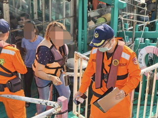 女通緝犯搭船欲遊外傘頂洲  遭海巡署查獲送辦