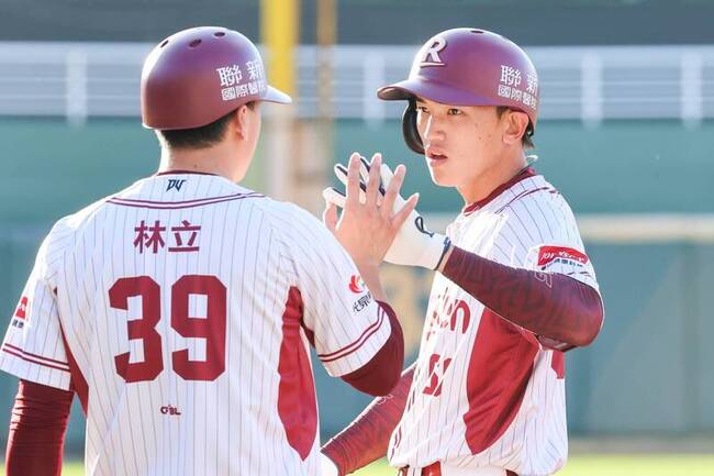 何品室融修正擊球點敲3安　教頭點出像柳田悠岐 | 華視新聞