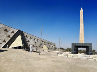 大埃及博物館開幕後人潮擠爆　假日僅供線上購票