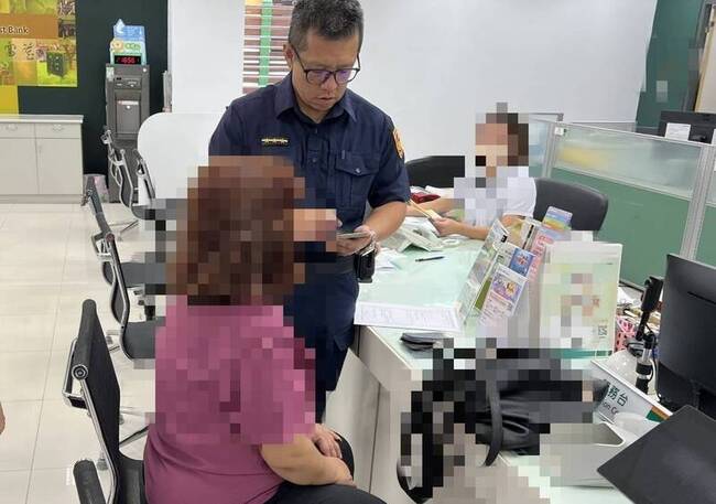 女子網戀陷精品投資騙局　台中警銀聯手阻詐50萬 | 華視新聞