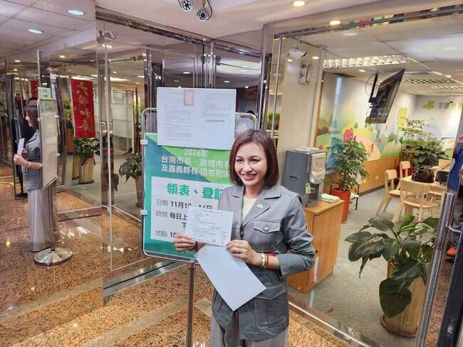 搶頭香完成高雄市長初選登記　邱議瑩：我準備好了 | 華視新聞