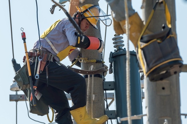 台電僱員甄試招募700名  具電力證照起薪逾4萬元 | 華視新聞
