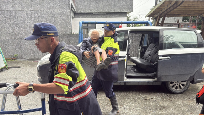 颱風鳳凰逼近　劉世芳連線徐榛蔚籲超前部署完成撤離 | 華視新聞