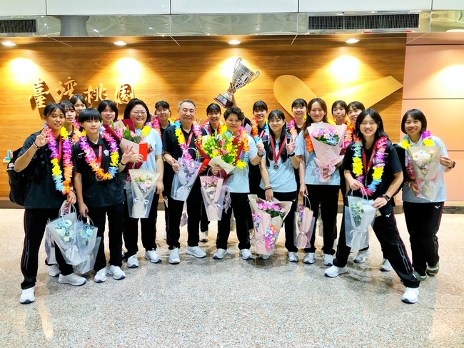 U16亞錦賽台灣女排奪亞軍返台　盼世錦賽再創佳績 | 華視新聞