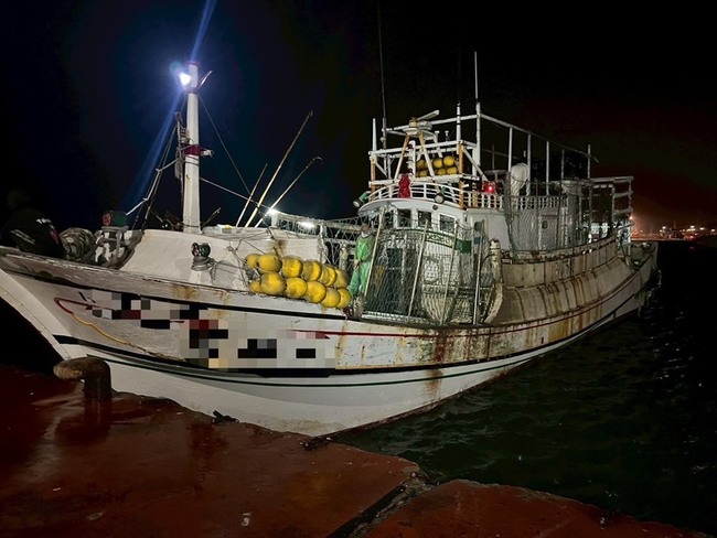 颱風鳳凰逼近執意出港　台南1漁船吃罰單5萬元起跳 | 華視新聞