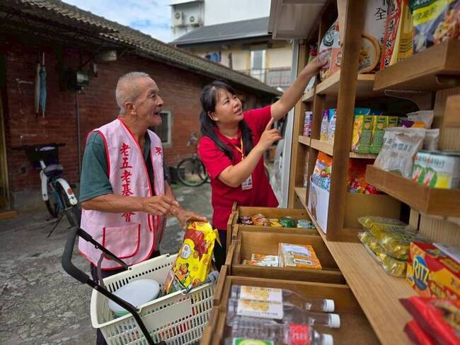 老五老基金物資車巡迴偏鄉客製支援  長者心願得實現 | 華視新聞