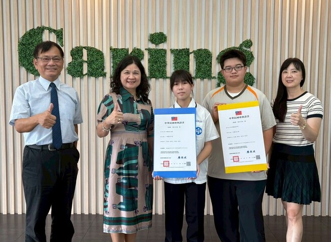 暨大附中生創意設計　智慧型助步車會自行找主人 | 華視新聞