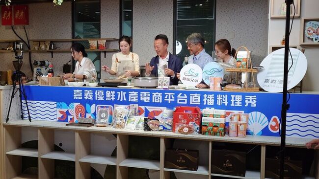 嘉義優鮮水產電商平台開幕　翁章梁直播推優惠 | 華視新聞