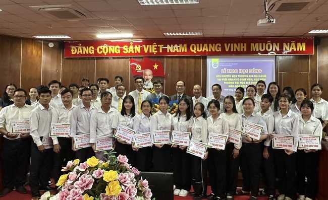 越南偏鄉學子獲台商獎學金：台灣人美心善令人嚮往 | 華視新聞