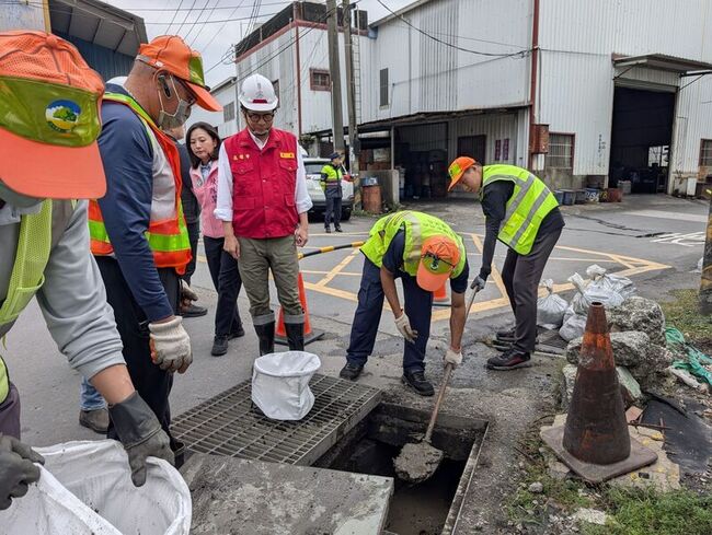鳳凰颱風逼近　高市側溝清除廢棄物63.96公噸 | 華視新聞