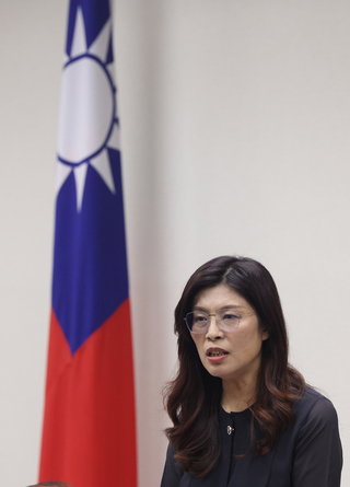 鄭麗文兼任革實院長　親自授課強化黨員論述能力