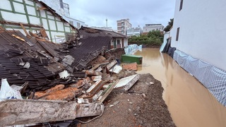 連日大雨　台東市逾60年老舊瓦屋倒塌