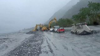 馬太鞍溪暴漲明利村淹水2天　水利署拋鼎塊阻水