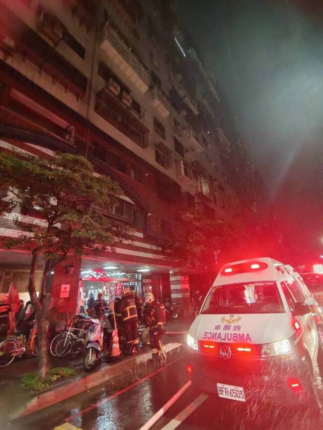 新北八里社區高樓火警　救出1女無生命跡象 | 華視新聞