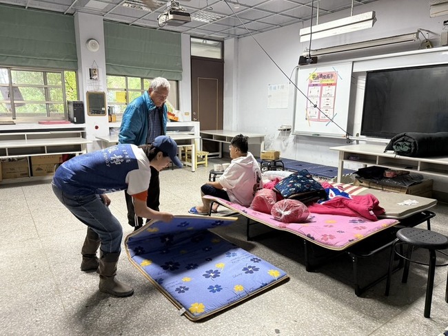 紅色警戒未解除光復恢復上班課　花縣府籲遠離河道 | 華視新聞