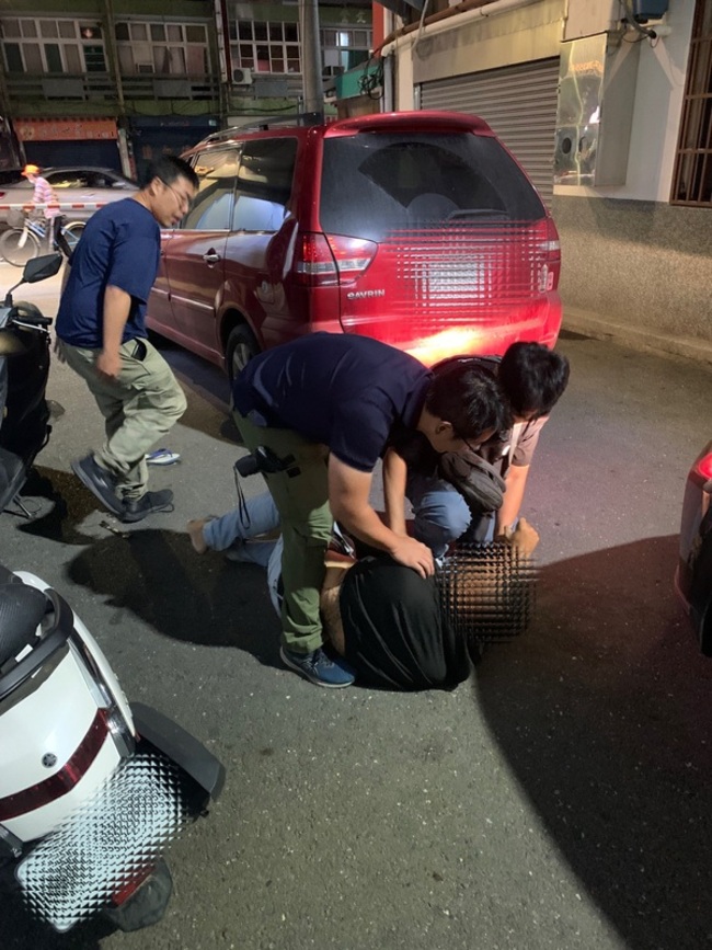 手術後不顧休養　台南男子醫院停車場談判鳴槍被逮 | 華視新聞