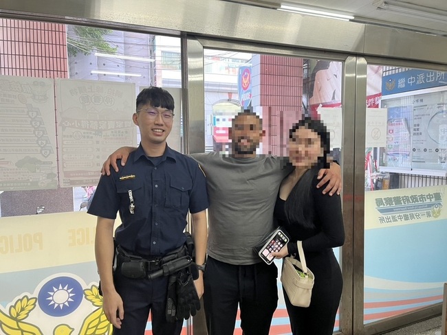 英國旅客酒後搭車遺失錢包　台中警調監視器助尋回 | 華視新聞