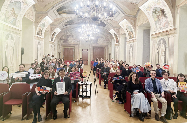 赴查理大學演講  陳立國：捷克是我夢想派駐地 | 華視新聞