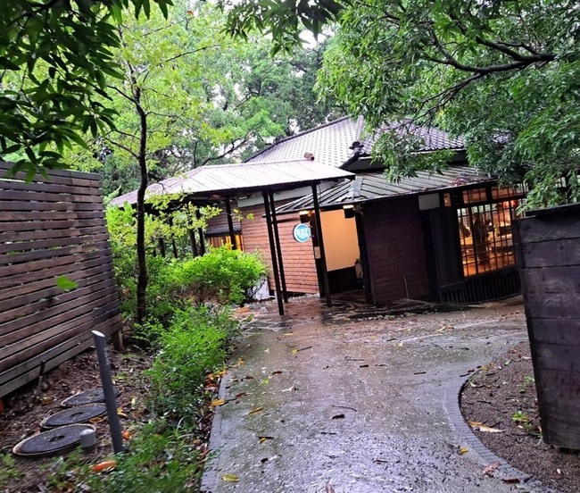 湖畔料亭旁石椅遭損　竹市府報警並啟動修復評估 | 華視新聞