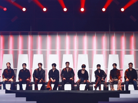 韓團SJ大巨蛋獻唱「至少還有你」　東海感動落淚