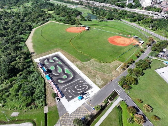 山佳棒壘球與遙控賽車場整建啟用　新北：不再互擾 | 華視新聞