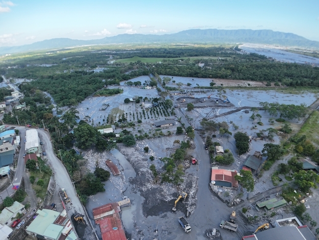 花蓮馬太鞍溪堰塞湖溢淹1村1里  縣府助評估屋損 | 華視新聞