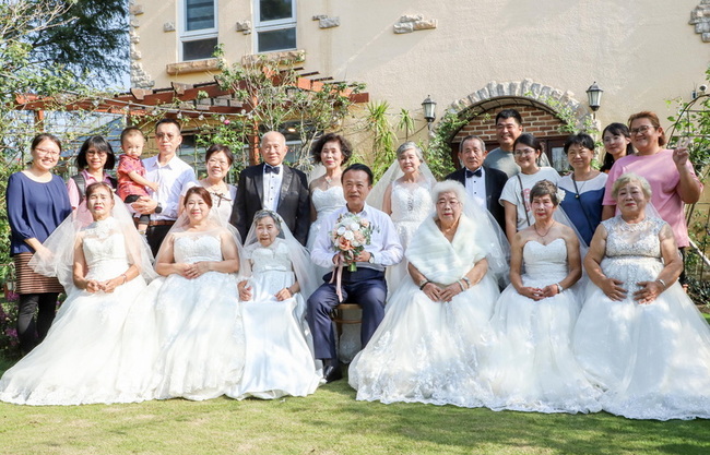 人生至少漂亮一次 嘉義東石蔦松社區長輩穿婚紗圓夢 | 華視新聞
