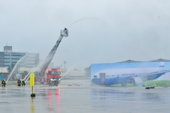 桃園機場舉行空難災害防救演習　強化應變量能 | 華視新聞
