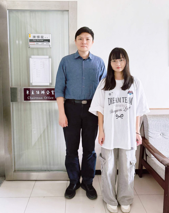 文大生陳姿卉設計新型催化材料　登國際期刊封面 | 華視新聞