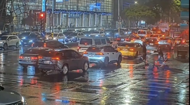 南港、汐止「大塞車」　北市警說明原因和排除措施 | 華視新聞