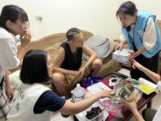 美籍男欠稅遭扣存款生活困頓　嘉義執行分署伸援手 | 華視新聞