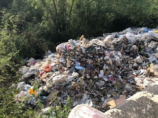 高雄月世界遭棄置廢棄物　台南某清除業者涉重嫌