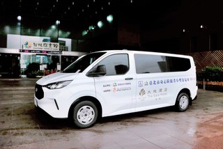 飯店歲末送暖　舉辦慈善市集、捐贈復康巴士