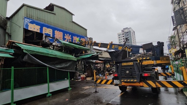 配合桃園南門市場災損區域拆除　取締違規占用道路 | 華視新聞
