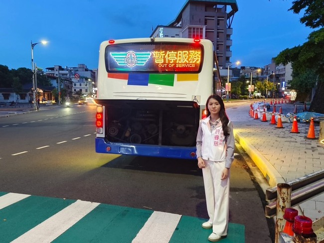 基隆藍營動畫控未補助公車充電樁　綠批倒果為因 | 華視新聞