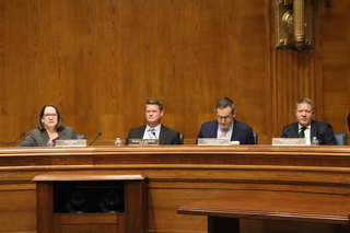 薛瑞福美國國會抨擊薛劍提斬首：絕無任公職資格