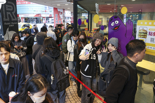 麥當勞奶昔回歸　首日試賣民眾提前3小時卡位排隊