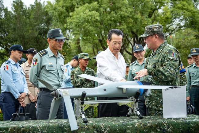 顧立雄視導ALTIUS-600M無人機訓練　期建嚇阻戰力 | 華視新聞