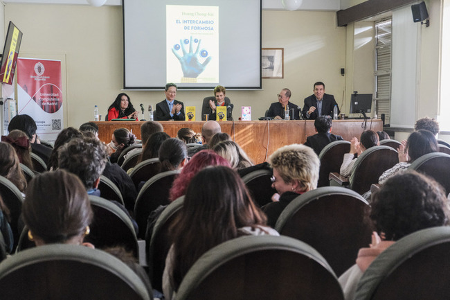 黃崇凱「新寶島」西譯本面世  馬德里首場講座爆滿 | 華視新聞